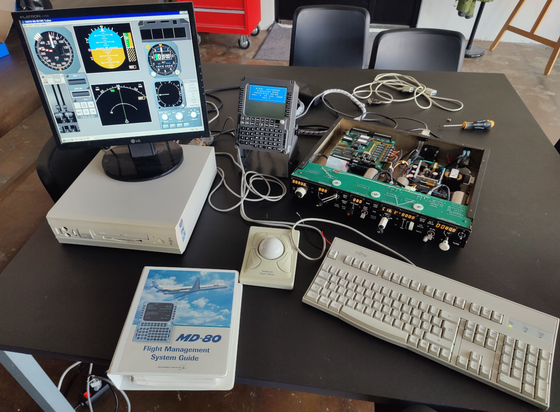 MD-80 flight simulator/training kit.