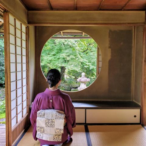 Nan-san in a gorgeous purple kimono at the Old Mitsui Family Shimogamo Villa (旧三井家下鴨別邸).