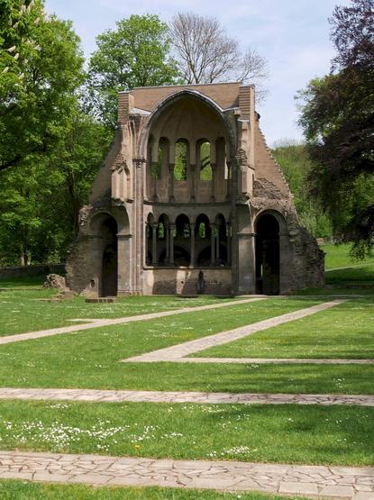 Die schöne Chorruine des Klosters Heisterbach. Die Zisterzienserabtei im Siebengebirge wurde 1189 gegründet.