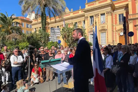 Louis Sarkozy lors de son discours d'inauguration de sa permanence à Menton.