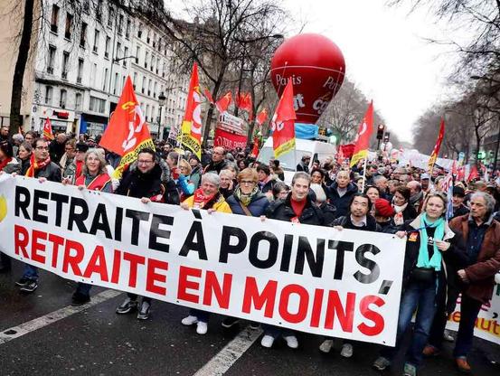 Manifestation contre la réforme des retraites à Paris le 9 janvier 2020. RETRAITE A POINT, RETRAITE EN MOINS