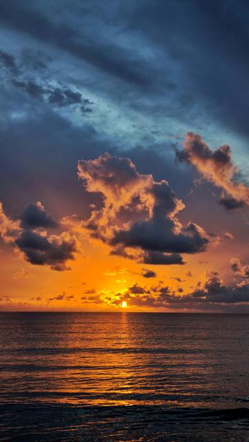 Sunrise at the beach of Sa Coma