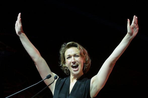 Marylise Leon, élue secrétaire générale de la CDFT, prononce un discours au Zénith de Paris, le 21 juin 2023.