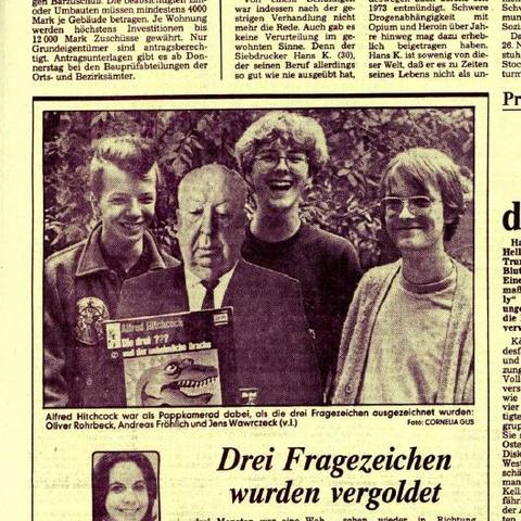 Hamburger Abendblatt, 29. September 1981: Oliver Rohrbeck, Jens Wawrczeck und Andreas Fröhlich nebst Alfred Hitchcock-Pappaufsteller