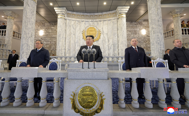 Kim Jong-un amb els representants del Vietnam, la Xina i Rússia (Reuters)