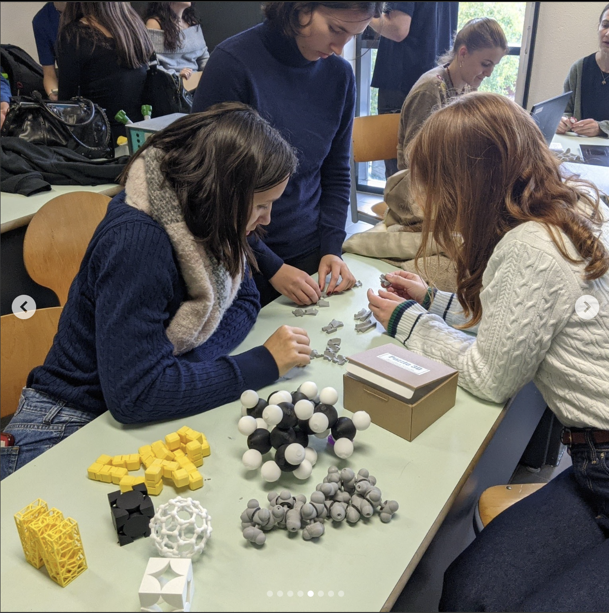 3d printed molecular models manipulated by the students