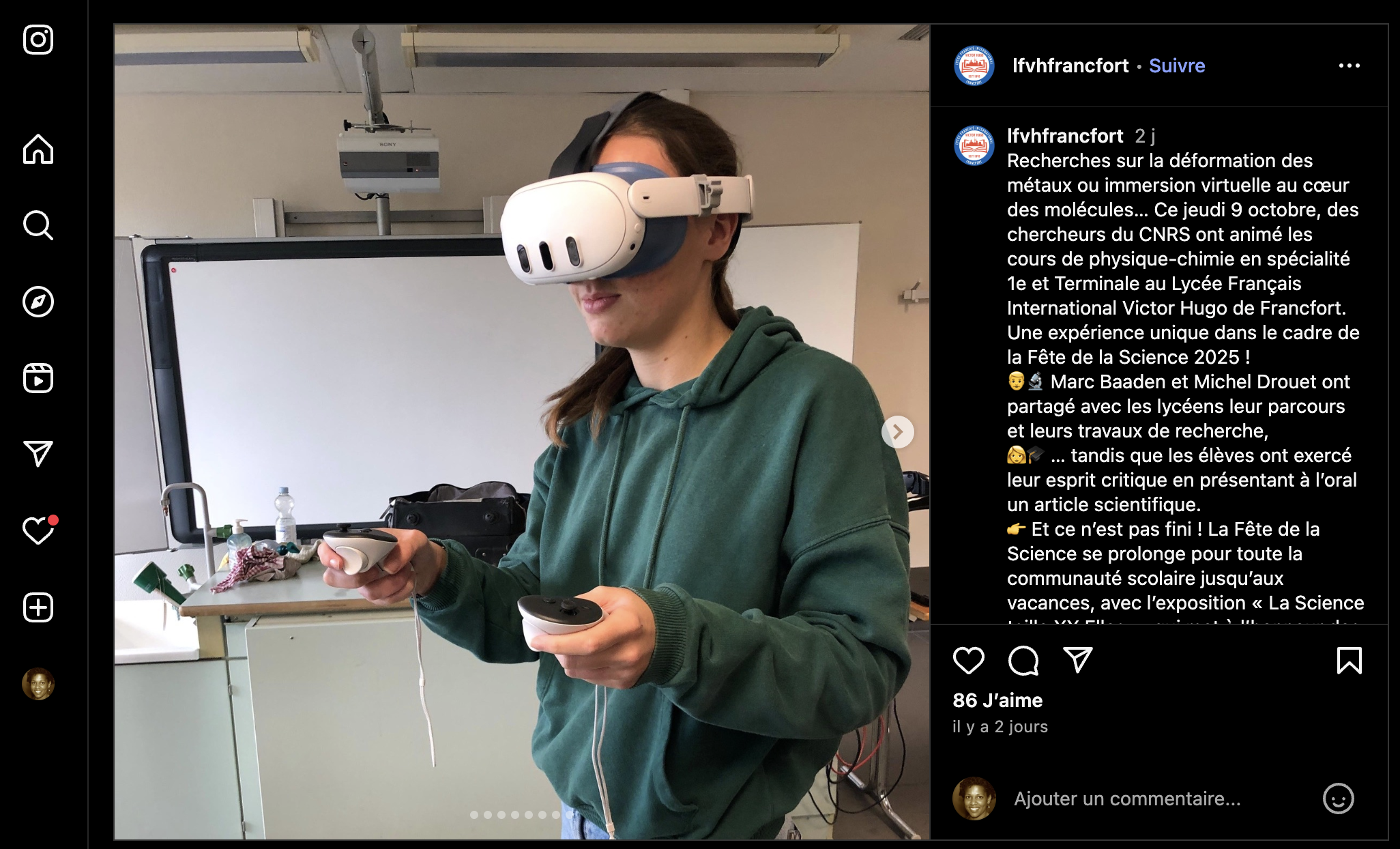 A student with a VR headset discovering molecules in 3D
