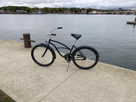 A cruiser bike.