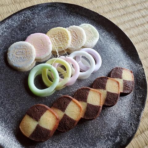 5 sweets in different styles, mirroring the 5 Olympic rings.