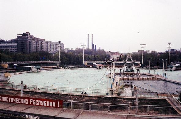 Moskvá swimming pool
With a volume of 25,000 m³ of water, the heated swimming pool was even in operation during the freezing Moscow winter.