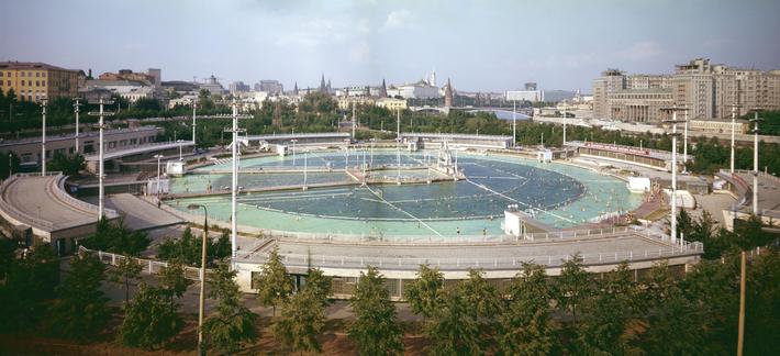 Moskvá swimming pool
With a volume of 25,000 m³ of water, the heated swimming pool was even in operation during the freezing Moscow winter.