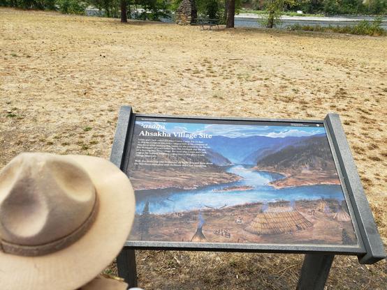 Ranger Sarah learns that the Ahsakha Village Site was called Canoe Camp by Lewis and Clark. Read more at https://www.hmdb.org/m.asp?m=110465
— in Orofino, ID.