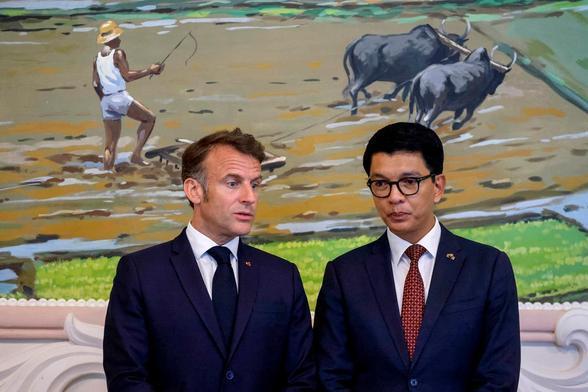 Les présidents Emmanuel Macron et Andry Rajoelina, à Antananarivo, le 23 avril 2025. 