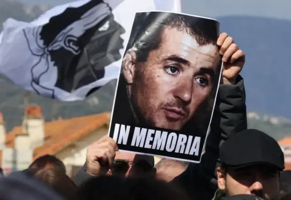 L’enquête visant l’administration pénitentiaire, après l’assassinat en détention de l’indépendantiste corse Yvan Colonna le 2 mars 2022, a été classée sans suite. 