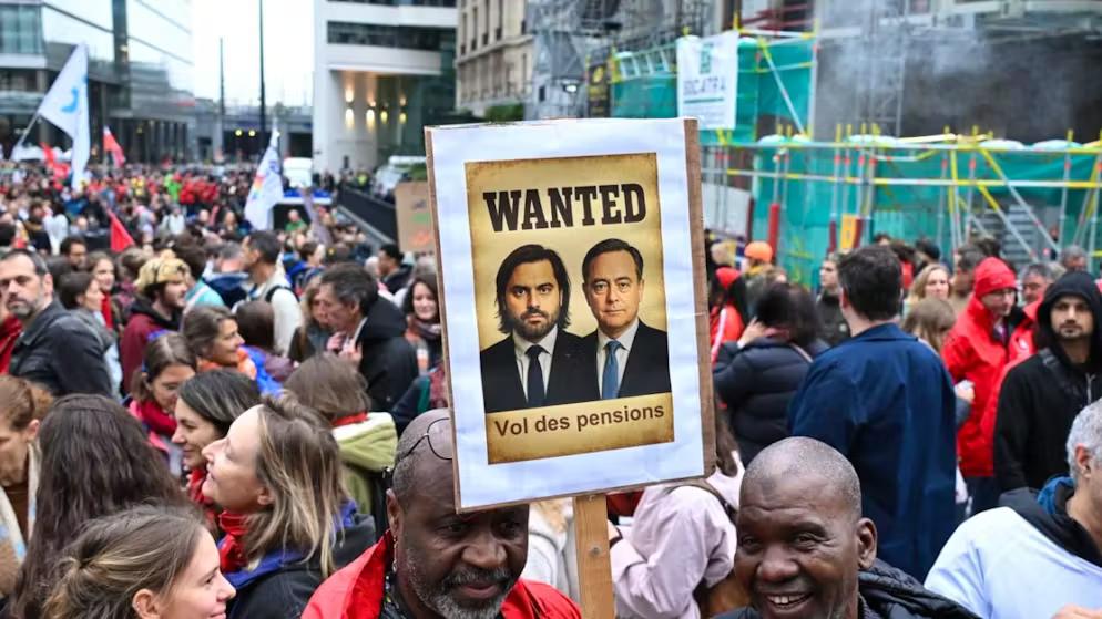 Les manifestants accusent le premier ministre conservateur Bart De Wever de "vol de pensions".
