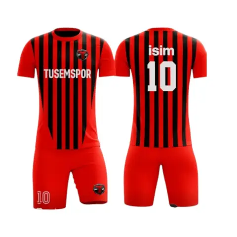 Turuncu zemin, siyah çizgiler ve beyaz logo detaylarıyla enerjik bir görünüm.