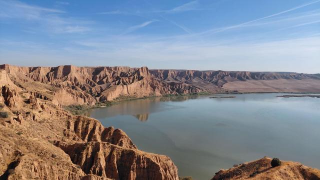 Vista panorámica de las Barrancas de Burujón con el Embalse de Castrejón en el centro y lado derecho de la imagen