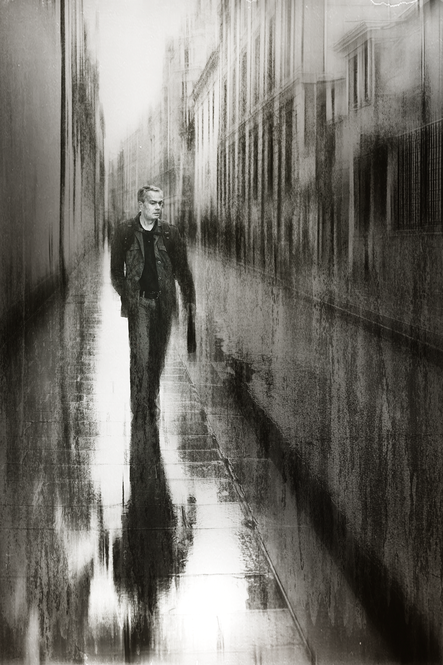 Le marcheur est un roi. Un roi qui souffre d'être à contre courant