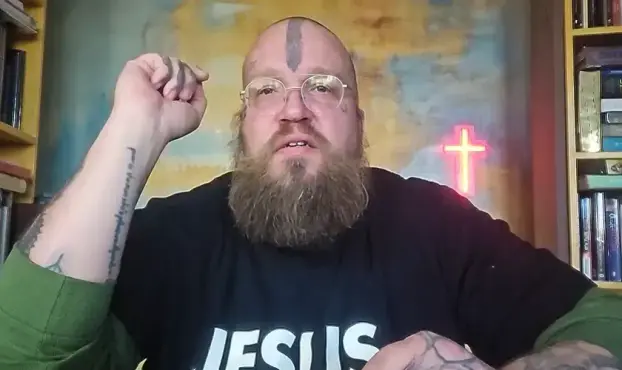 Ex-satanista, compartilhou suas percepções sobre o Halloween, classificando a data como um período de intensa guerra espiritual. Foto: Reprodução/YouTube/Ryan Miller