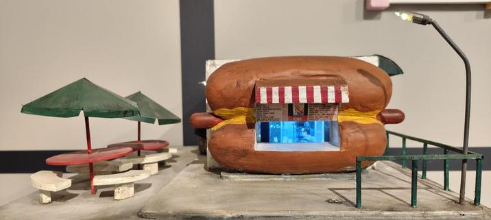 Het Lisser Art Museum (LAM) ligt verscholen op Landgoed Keukenhof in Lisse en werd opgericht door de erven van supermarktmagnaat Dirk van den Broek. Het museum draait om één onderwerp: voedsel.