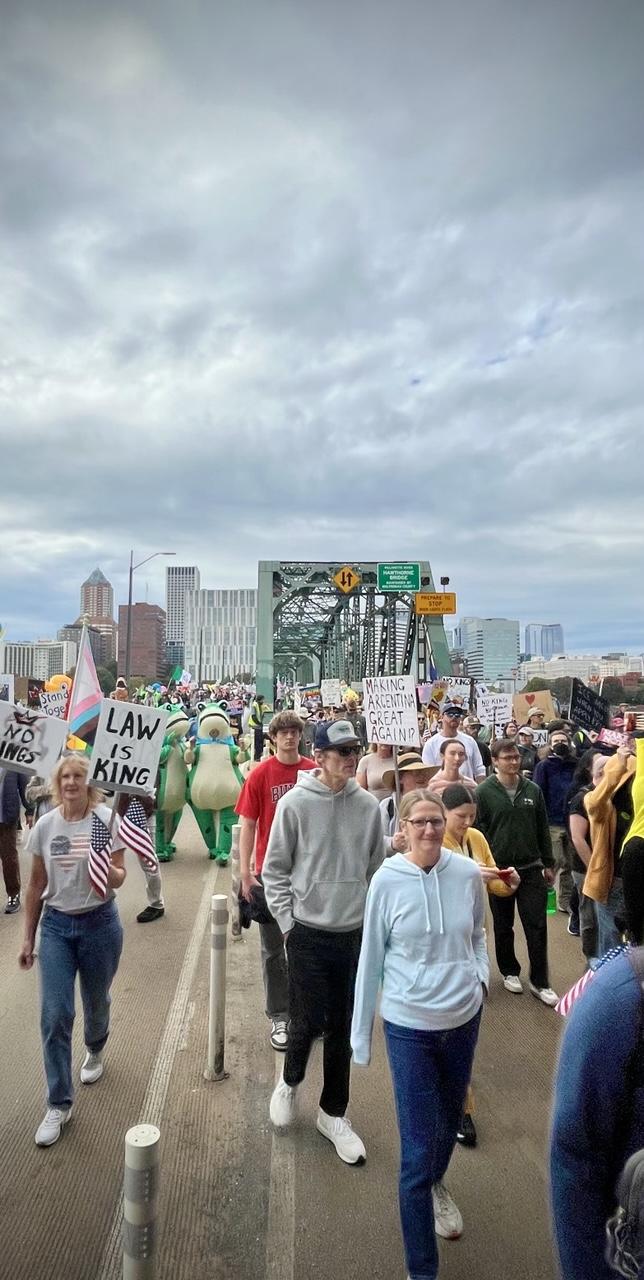 Thousands of protesters on Hawthorne bridge.