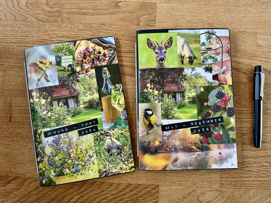 Zwei Hefte mit Collagen aus Naturmotiven und Etiketten. Das eine Heft ist etikettiert mit „Januar bis Juni 2026“, das andere mit „Juli - Dezember 2026“. Daneben liegt ein schwarzer Füller. 