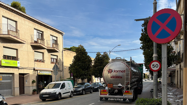 El pas dels camions per l'N-420 és constant a Gandesa, a la Terra Alta. Els divendres el trànsit augmenta exponencialment (3CatInfo)