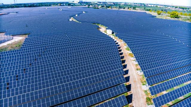 Illustration d'un parc solaire. Centrale solaire de La Feuillane ( Bouches-du-Rhône). Image : TotalEnergies
