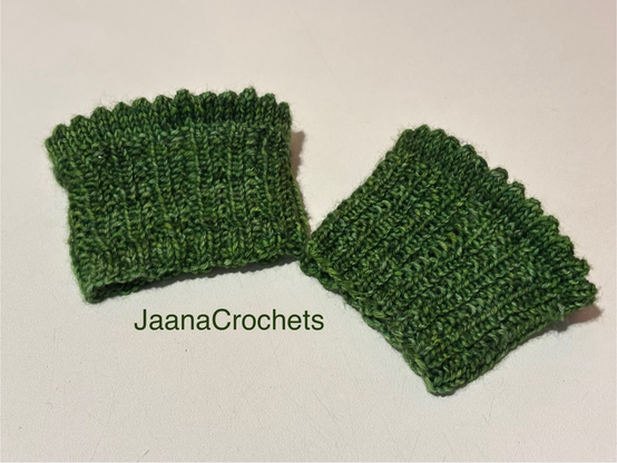 Green wrist warmers 