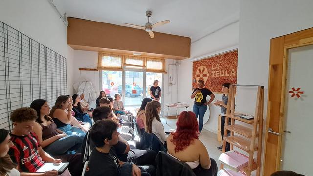 Estudiants del INS Vidal i Barraquer a l'espai La Teulada, Xarxa cooperativa de Tarragona