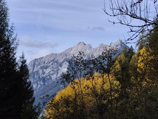 Blick vom Lahnbach oberhalb von Schwaz auf das Karwendel (10/25)