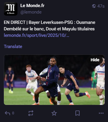 un footballeur en pleine action