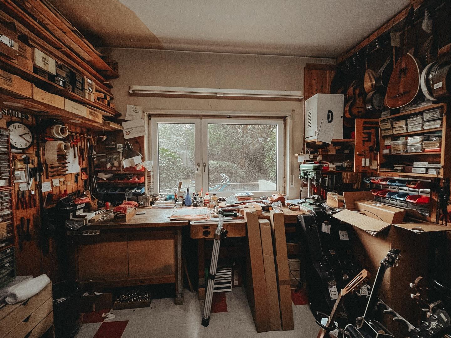 guitar maker