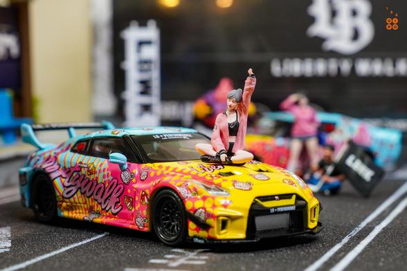 Nissan Skyline 35GT-RR in LBWK Kuma livery in 1:64 scale with 1:64 figure on AREA 164.