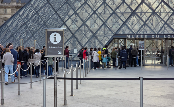 El Museu del Louvre ha reobert aquest dimecres, tres dies després del robatori (Europa Press/Alexander Vasilyev)