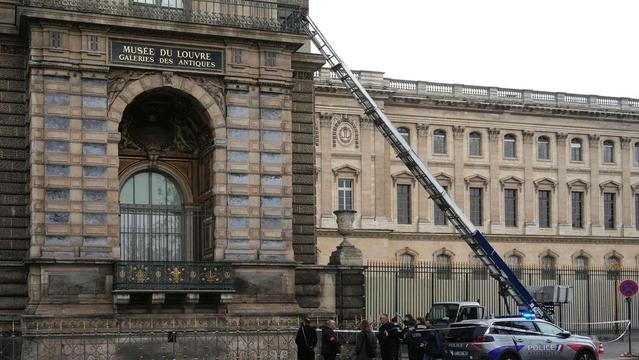 La grua que va conduir els lladres fins a la Galeria Apol·lo del Louvre.