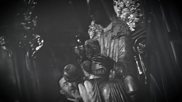 Heinrich Himmler observa la Moreneta durant la seva visita a Montserrat (Arxiu Fotogràfic de Barcelona - Pérez de Rozas)