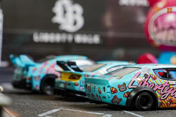 2 Nissan Skyline cars: Kenmeri, 35GT-RR and Silvia S15 in LBWK Kuma livery in 1:64 scale on AREA 164