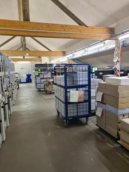 Foto eines Arbeits- und Magazinraums der Landesinitiative Substanzerhalt LISE