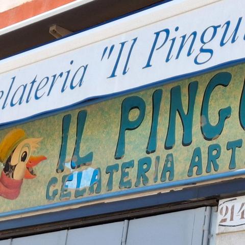 Buongiorno. So langsam wird es wirklich zu frisch für Eis. Aber solange die Gelateria Il Pinguino noch offen hat, schaue ich vorbei. Wenn es sein muss, mit Schal und Mütze. Saluti, Mafalda Cinquetti aus #Venedig