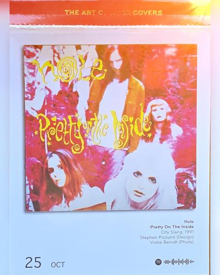 Abreißtageskalender von seltmann mit dem Kalenderblatt des Vinyl-Covers der LP "Pretty On The Inside" (1991) von Hole