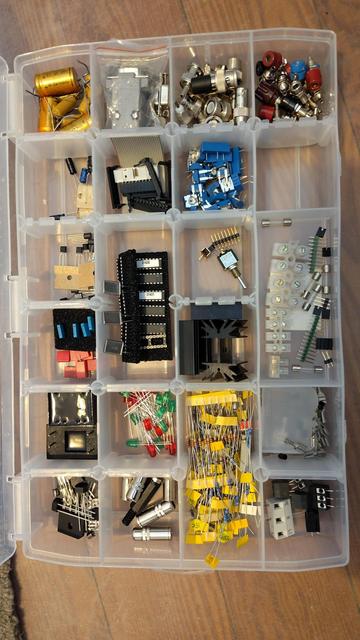 Sortierbox mit elektronischen Bauelementen