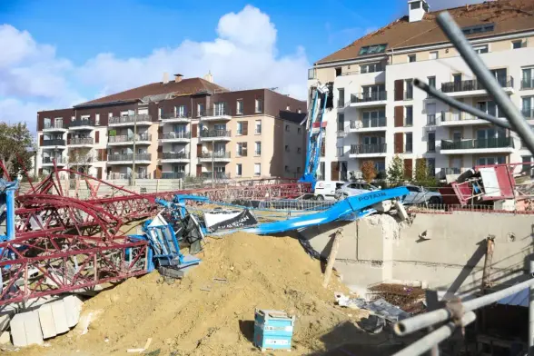 Cette photo, prise mardi 21 octobre, montre les dégâts causés par la tornade qui a frappé la veille Ermont (Val-d’Oise). Bilan : un mort et quatre blessés graves.
