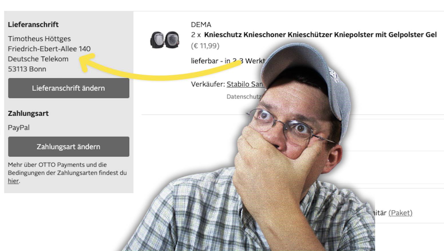 Im Hintergrund sieht man eine deutsche Online-Bestellseite, genauer gesagt eine Bestellübersicht mit der Lieferadresse Timotheus Höttges, Deutsche Telekom, Friedrich-Ebert-Allee 140, 53113 Bonn. Im Vordergrund ist ein Mann mit Brille und Baseball-Cap zu sehen, der schockiert die Hand vor den Mund hält. Eine gelbe Pfeilmarkierung zeigt deutlich auf die angegebene Lieferadresse.
🟡 Bedeutung / Kontext:
Das Bild spielt satirisch damit, dass jemand offenbar versehentlich eine Online-Bestellung – hier Knieschoner für 11,99 € – direkt an den Vorstandschef der Deutschen Telekom geschickt hat. Der überraschte Gesichtsausdruck des Mannes unterstreicht den Comic-Effekt.
Kurz gesagt: Es handelt sich um eine witzige Bildmontage, die den Moment einfängt, in dem jemand merkt, dass er eine Bestellung an eine völlig falsche – und sehr prominente – Adresse gesendet hat.