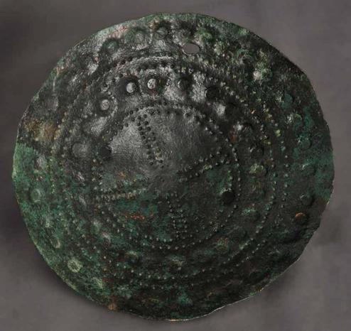 Phalère, parure circulaire en tôle de bronz