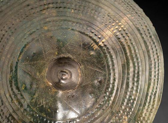 Phalère (parure circulaire en tôle de bronze) 