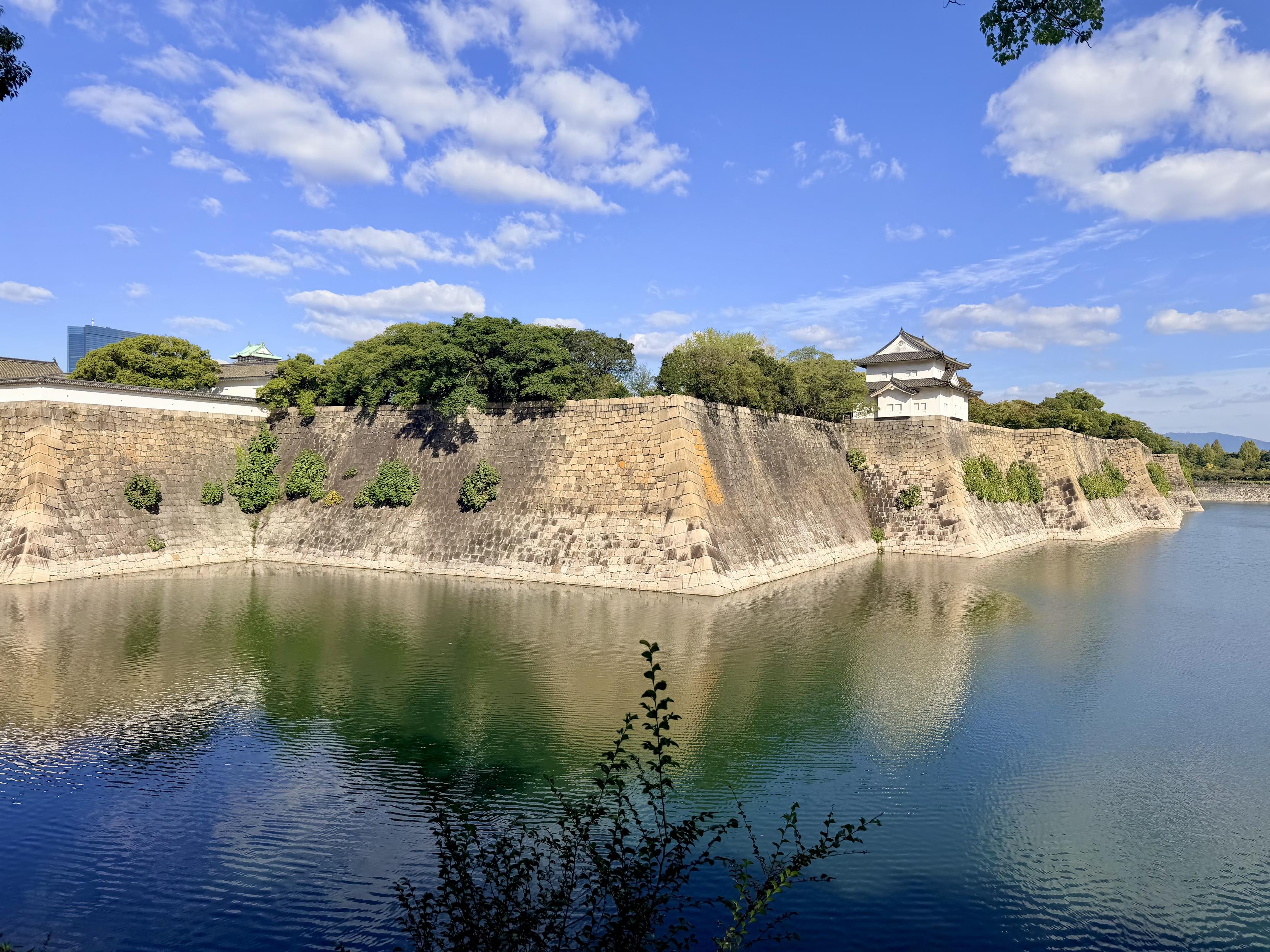 Ōsaka Castle.