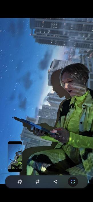 Aiki liest Denial of Service vom Tablet, Filmstill von Youtube