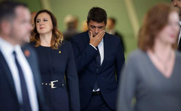 Carlos Mazón, pensatiu, en un instant del funeral d'estat (EFE/Kai Forsterling)