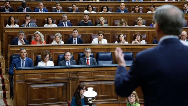 Feijóo es dirigeix a Sánchez al Congrés dels Diputats. (EFE)
